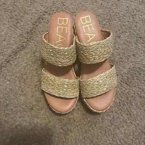 Beach by Matisse Platform slip-on sandals, never worn